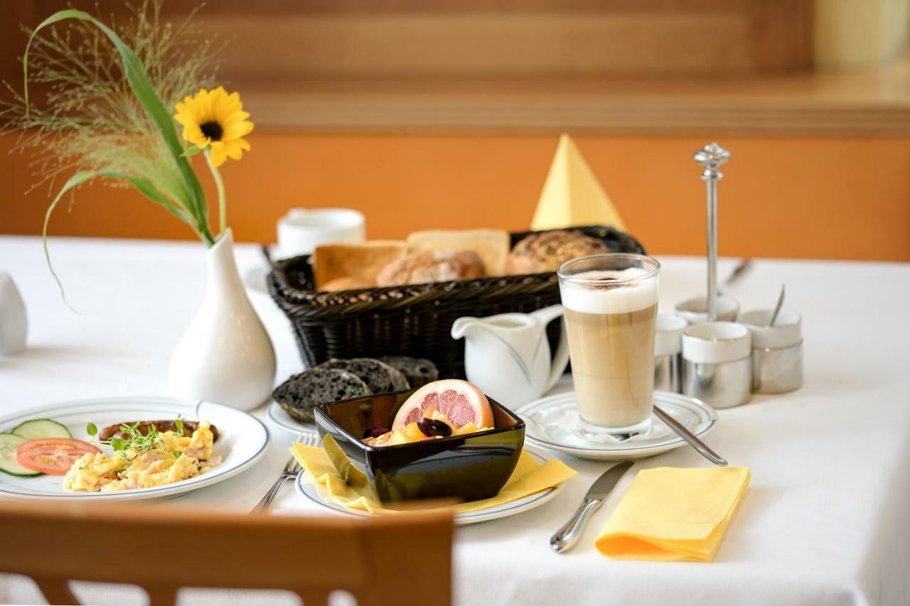 Hotel Neustaedter Hof Schwarzenberg  Bagian luar foto